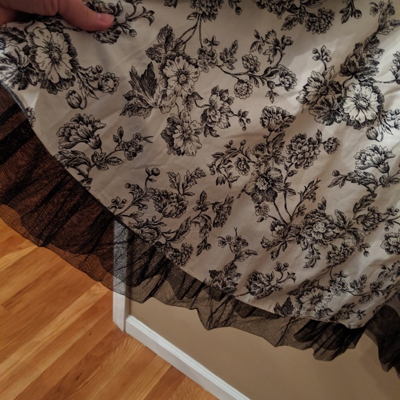 Vintage Black and White Dress - Picture 3 of 5